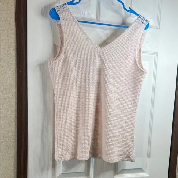 Chic Lace Detail Women's Tank Top - Picture 3 of 8